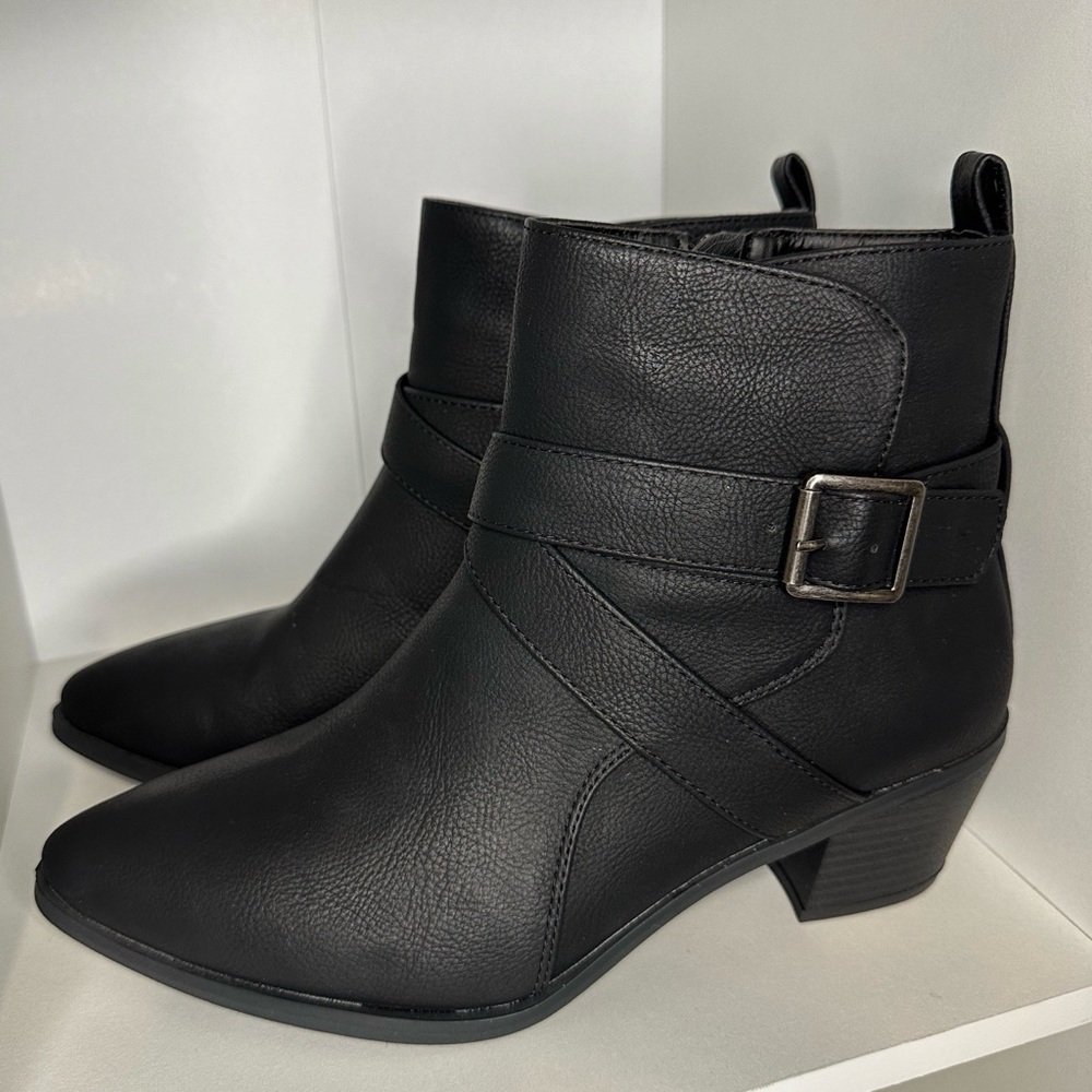 Maurice’s SuperCush Claire Ankle Boot - Size 8
